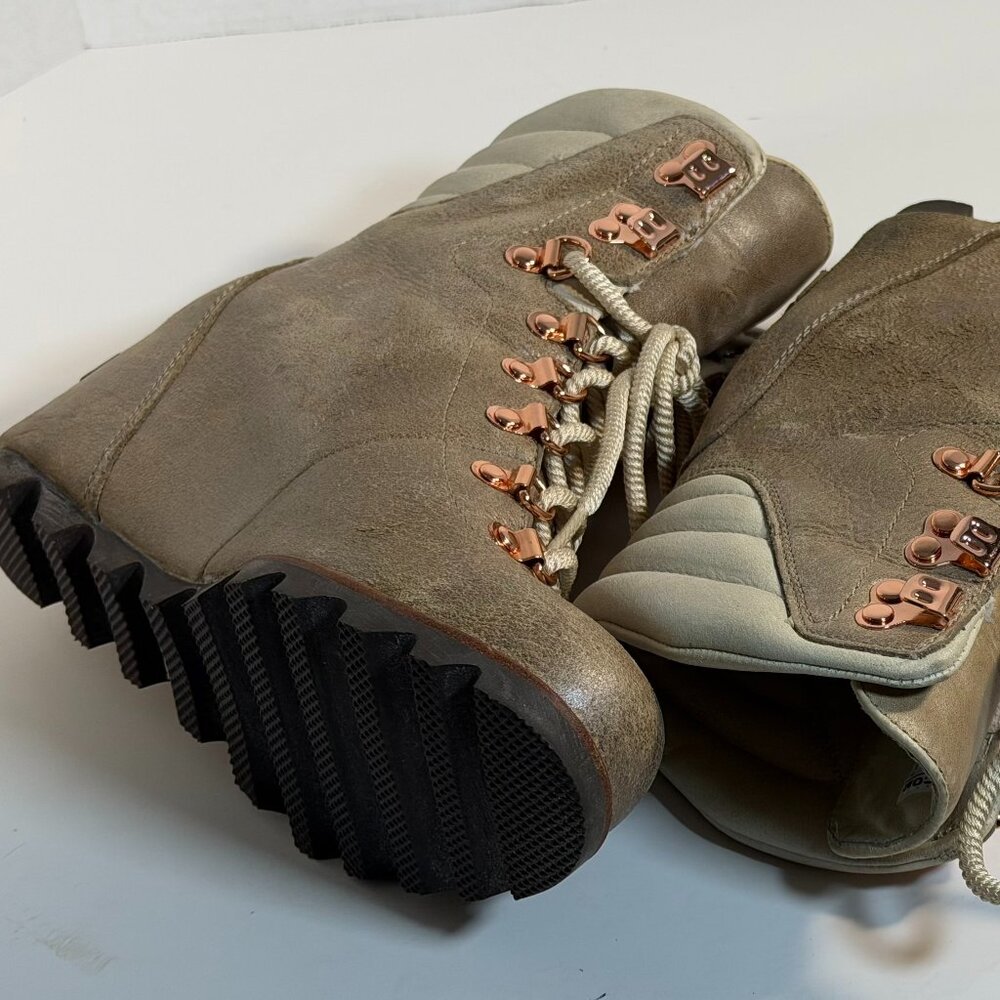 Women's size 7 Sorel Boots - Picture 7 of 16